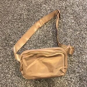 Fannypack bag, tan color. Brand new never used